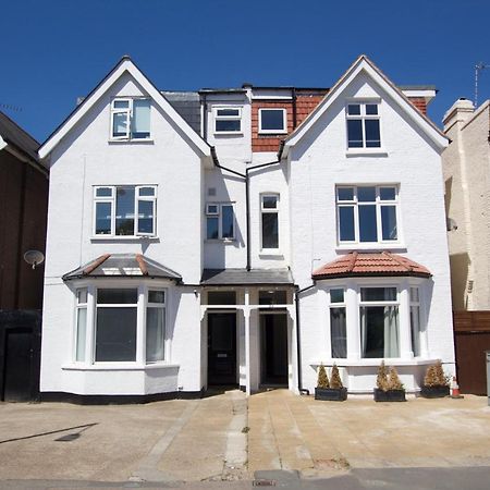 Wonderful 3 Bed Flat With Private Garden In Wimbledon - 1 The Queens Lägenhet London Exteriör bild