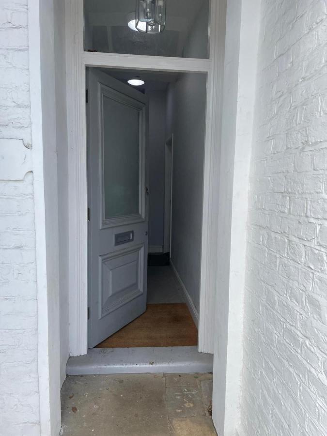 Wonderful 3 Bed Flat With Private Garden In Wimbledon - 1 The Queens Lägenhet London Exteriör bild
