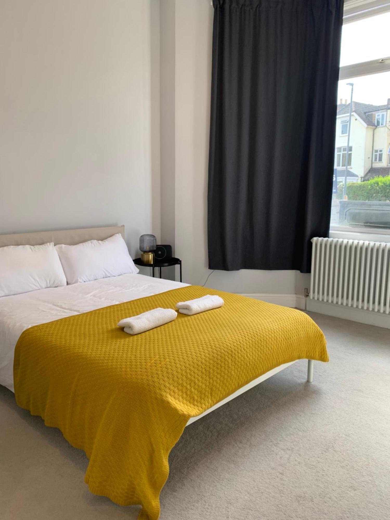 Wonderful 3 Bed Flat With Private Garden In Wimbledon - 1 The Queens Lägenhet London Exteriör bild