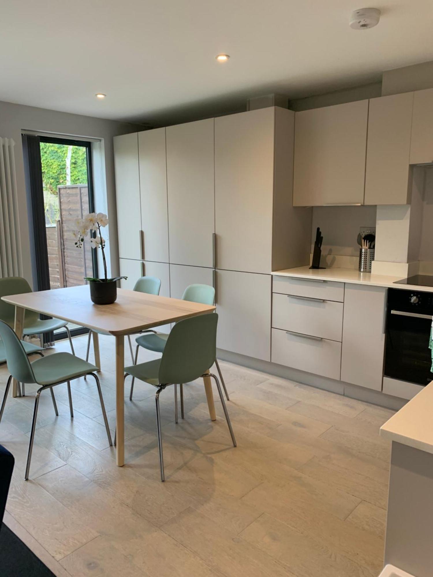 Wonderful 3 Bed Flat With Private Garden In Wimbledon - 1 The Queens Lägenhet London Exteriör bild